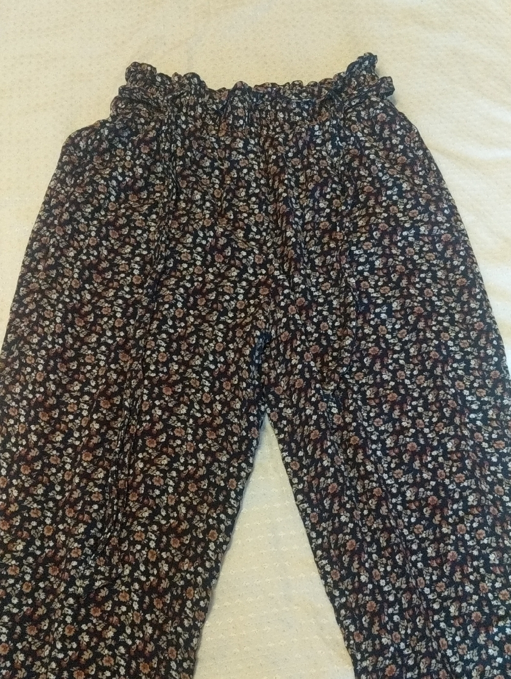 Women's Deep Navy Capri With Floral Pattern Elastic-Waist 12"-19" Stretch